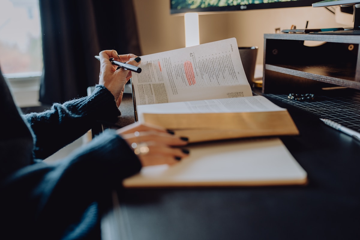 Freelance contract guide featured